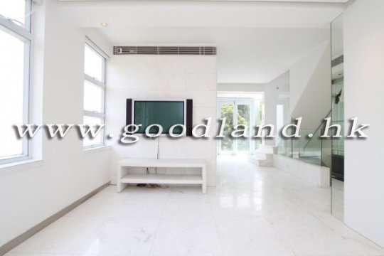 CLEAR WATER BAY Renovated Sea View Village House with Huge Garden For Sale