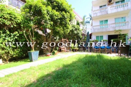 CLEAR WATER BAY Village House with Huge Lawn Garden For Sale