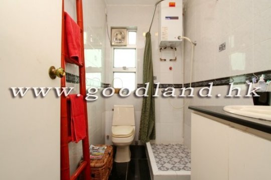CLEAR WATER BAY Village House with Huge Lawn Garden For Sale