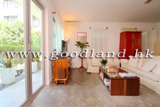CLEAR WATER BAY Village House with Huge Lawn Garden For Sale