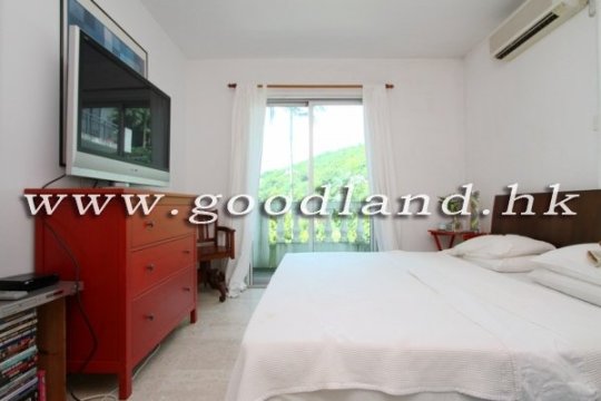 CLEAR WATER BAY Village House with Huge Lawn Garden For Sale