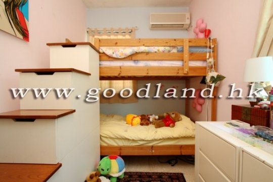 CLEAR WATER BAY Village House with Huge Lawn Garden For Sale