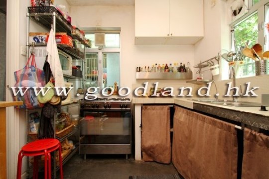CLEAR WATER BAY Village House with Huge Lawn Garden For Sale