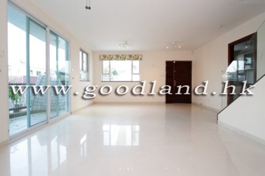 CLEAR WATER BAY Sea View Village House with Spacious Layout For Sale