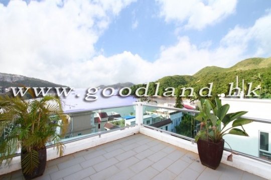 CLEAR WATER BAY Sea View Village House with Spacious Layout For Sale