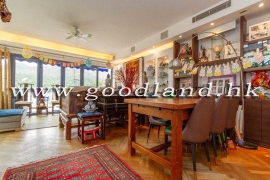 CLEAR WATER BAY Waterfront Sea View Village House with Parking For Sale