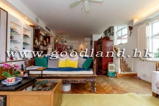 CLEAR WATER BAY Waterfront Sea View Village House with Parking For Sale