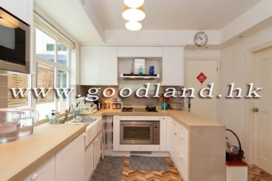 CLEAR WATER BAY Waterfront Sea View Village House with Parking For Sale
