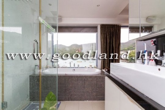 CLEAR WATER BAY Waterfront Sea View Village House with Parking For Sale