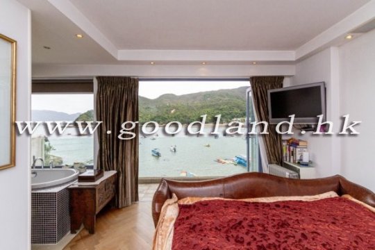 CLEAR WATER BAY Waterfront Sea View Village House with Parking For Sale
