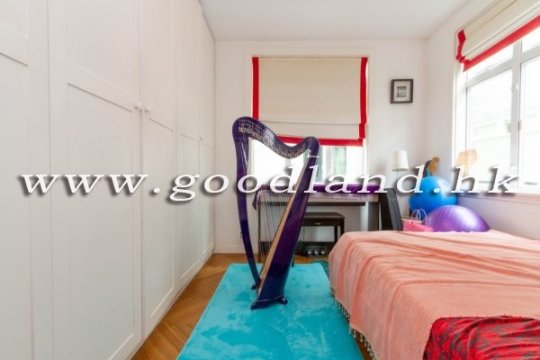 CLEAR WATER BAY Waterfront Sea View Village House with Parking For Sale