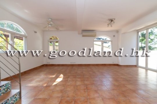 CLEAR WATER BAY Renovated Detached Village House with Private Pool For Sale
