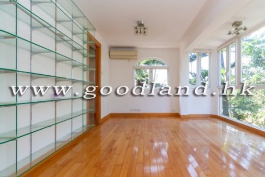 CLEAR WATER BAY Renovated Detached Village House with Private Pool For Sale
