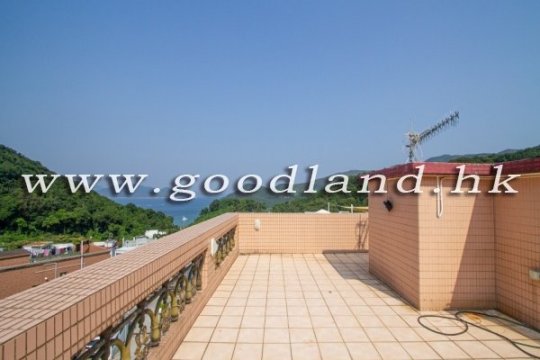 CLEAR WATER BAY End Unit Village House in Gated Community For Sale