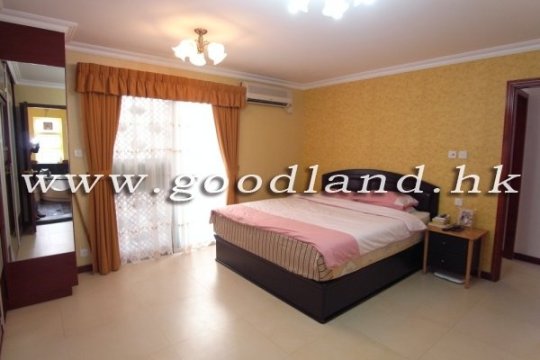 CLEAR WATER BAY Greenery View Village House with Roof For Sale