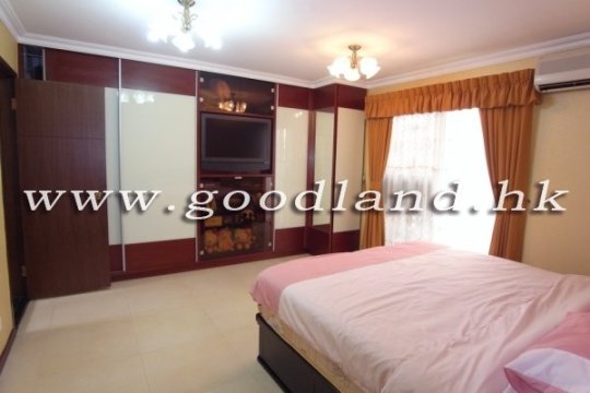 CLEAR WATER BAY Greenery View Village House with Roof For Sale