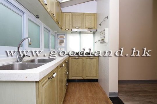 CLEAR WATER BAY Spacious Village House For Sale