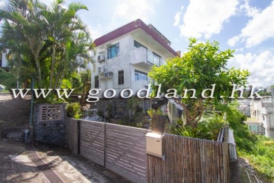 CLEAR WATER BAY Detached Village House with Private Garden For Sale