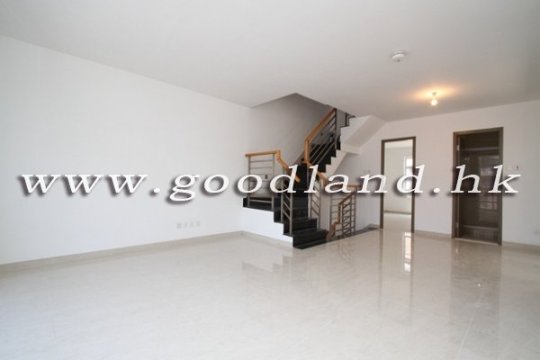 CLEAR WATER BAY Spacious Village House with Parking For Sale
