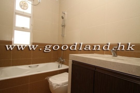 CLEAR WATER BAY Spacious Village House with Parking For Sale