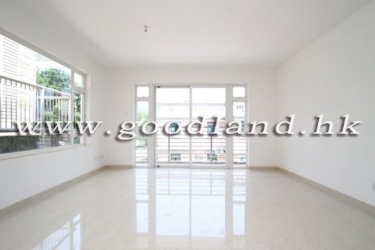 CLEAR WATER BAY Spacious Village House with Parking For Sale