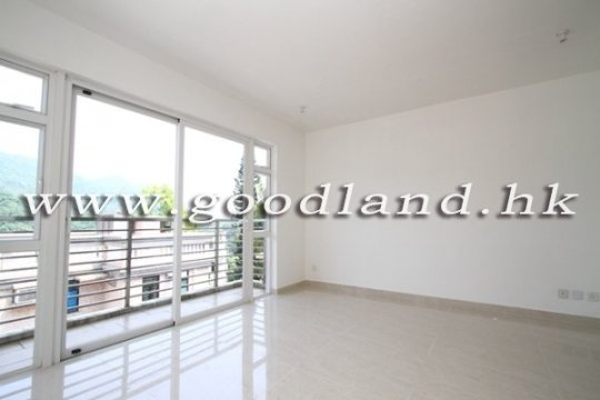 CLEAR WATER BAY Spacious Village House with Parking For Sale
