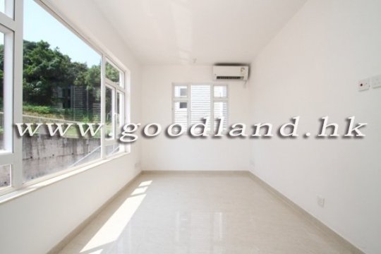 CLEAR WATER BAY Spacious Village House with Parking For Sale