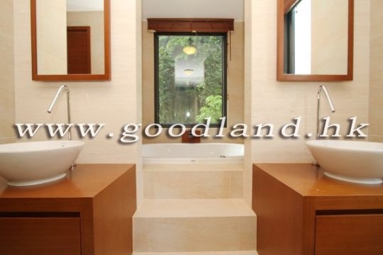 CLEAR WATER BAY Renovated House with Big Garden For Sale