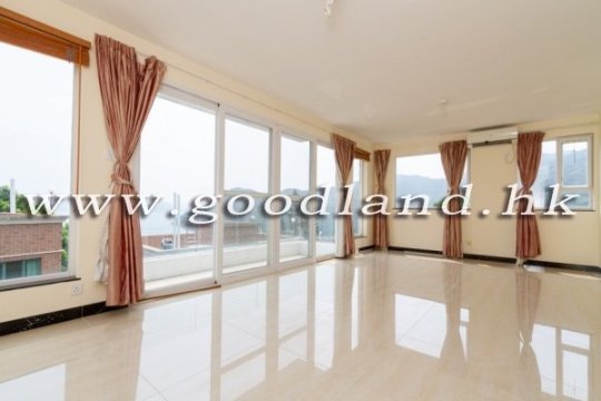 CLEAR WATER BAY Spacious Village House For Sale
