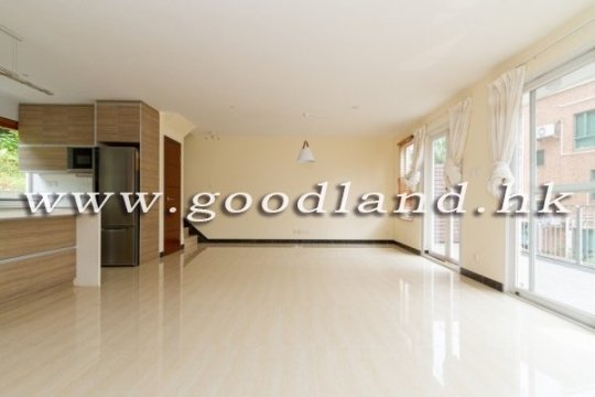 CLEAR WATER BAY Spacious Village House For Sale