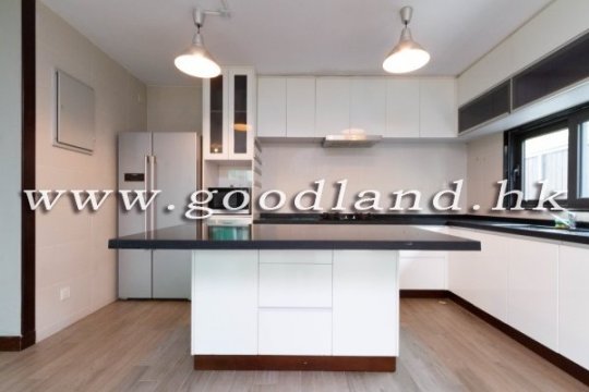 CLEAR WATER BAY Spacious Village House For Sale