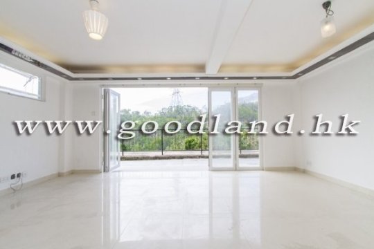 Clear Water Bay Renovated Village House for Sale