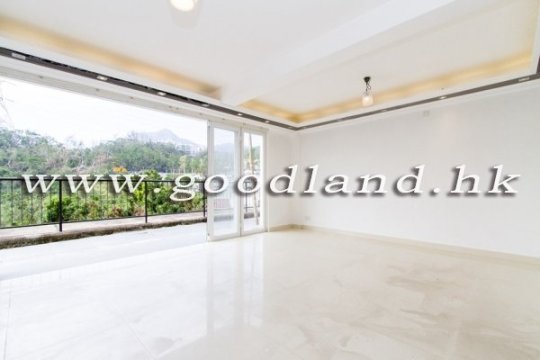 Clear Water Bay Renovated Village House for Sale