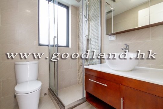Clear Water Bay Waterfront Village House for Sale
