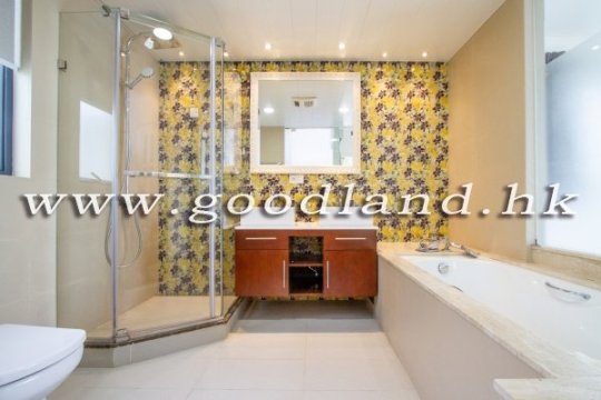 Clear Water Bay Waterfront Village House for Sale