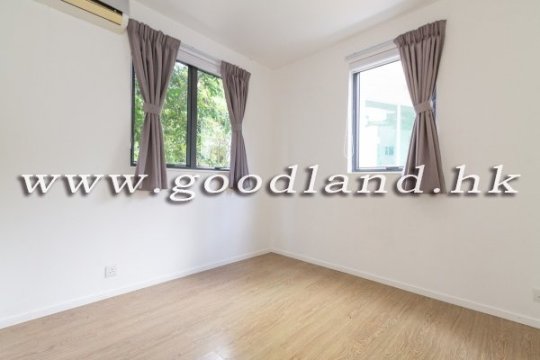 Clear Water Bay Waterfront Village House for Sale