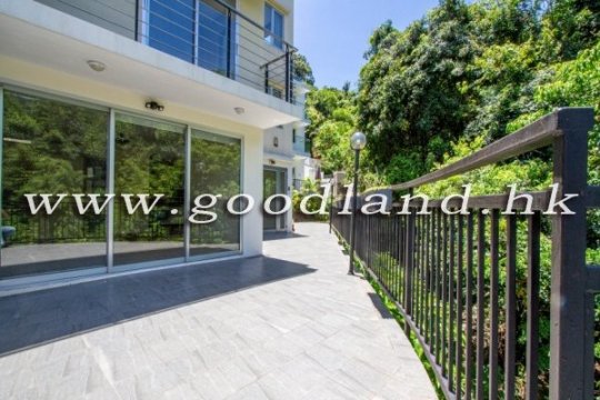Clear Water Bay Renovated Village House for Sale