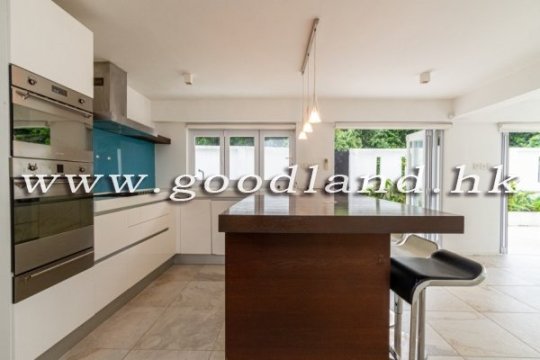 Clear Water Bay Spacious Village House for Sale