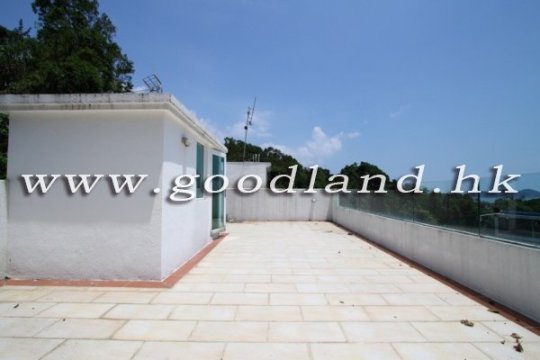 Clear Water Bay Spacious Sea View Village House for Sale