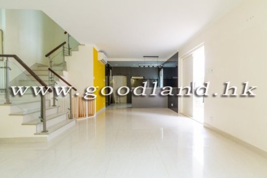 Clear Water Bay Spacious Sea View Village House for Sale