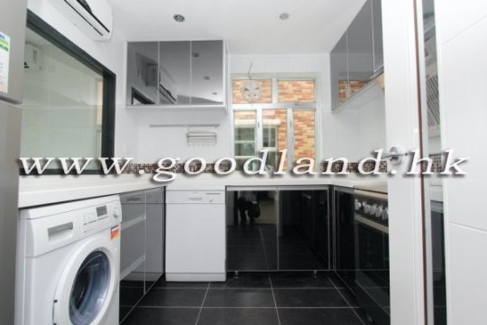 Clear Water Bay Flexible 6-bedroom Village House for Sale