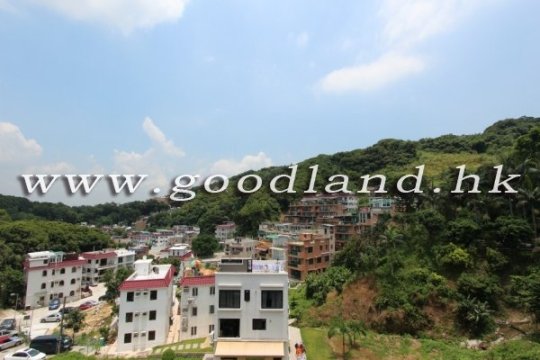 Clear Water Bay Flexible 6-bedroom Village House for Sale