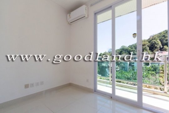 Clear Water Bay Rooftop Sea View Village House for Sale
