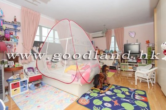 Sai Kung Mid-level Detached House for Sale | Huge Fenced Garden & Ample Parking