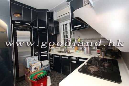 Sai Kung Mid-level Detached House for Sale | Huge Fenced Garden & Ample Parking