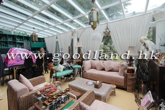 Sai Kung Mid-level Detached House for Sale | Huge Fenced Garden & Ample Parking