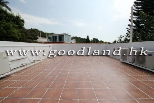 Sai Kung Upper Duplex for Sale | Rooftop, Communal Pool & 3 Bedrooms