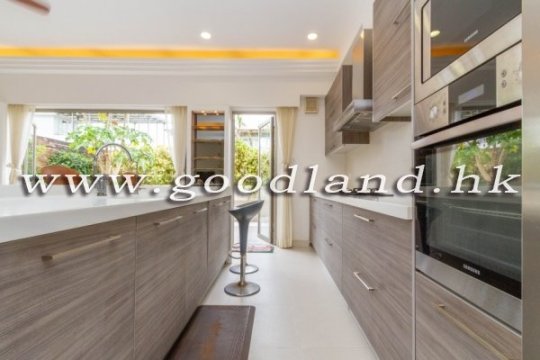 Sai Kung Two Storey House for Sale | Walk to Town, Sea View & Equipped Kitchen