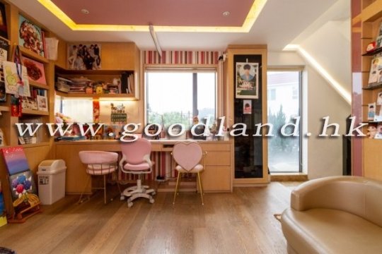 Sai Kung Mid Level Detached Village House for Sale | Huge Garden & Multi Parking