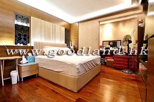 Sai Kung Mid Level Detached Village House for Sale | Huge Garden & Multi Parking
